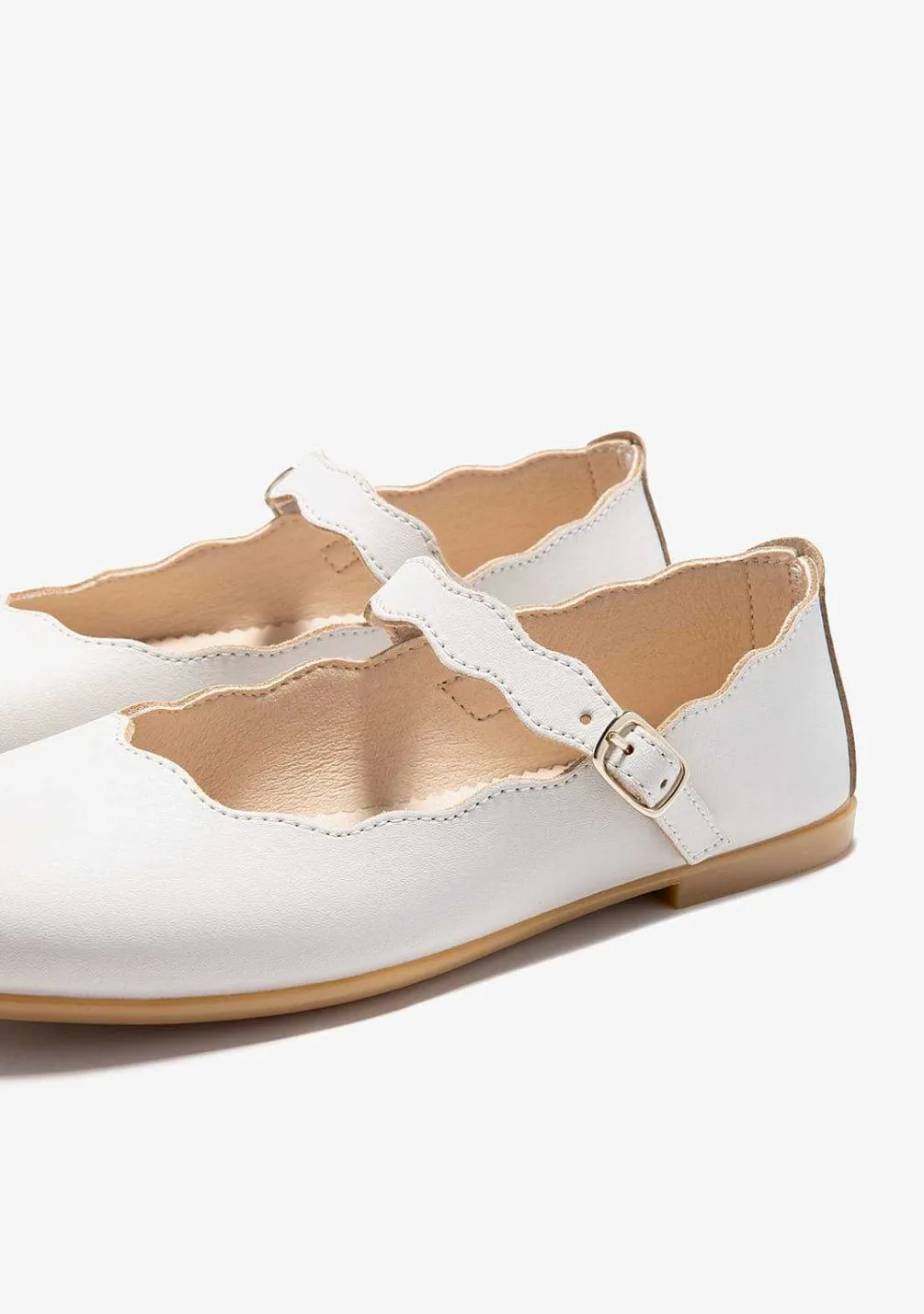 Sapatos De Cerimónia-Conguitos Bailarinas Com Ondas De Fivela Bege Em Preto E Branco