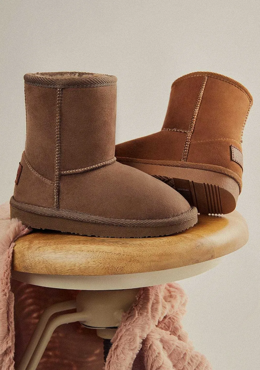 Botas-Conguitos Botas Australianas Com Logo Taupe Repelente De Agua P&B