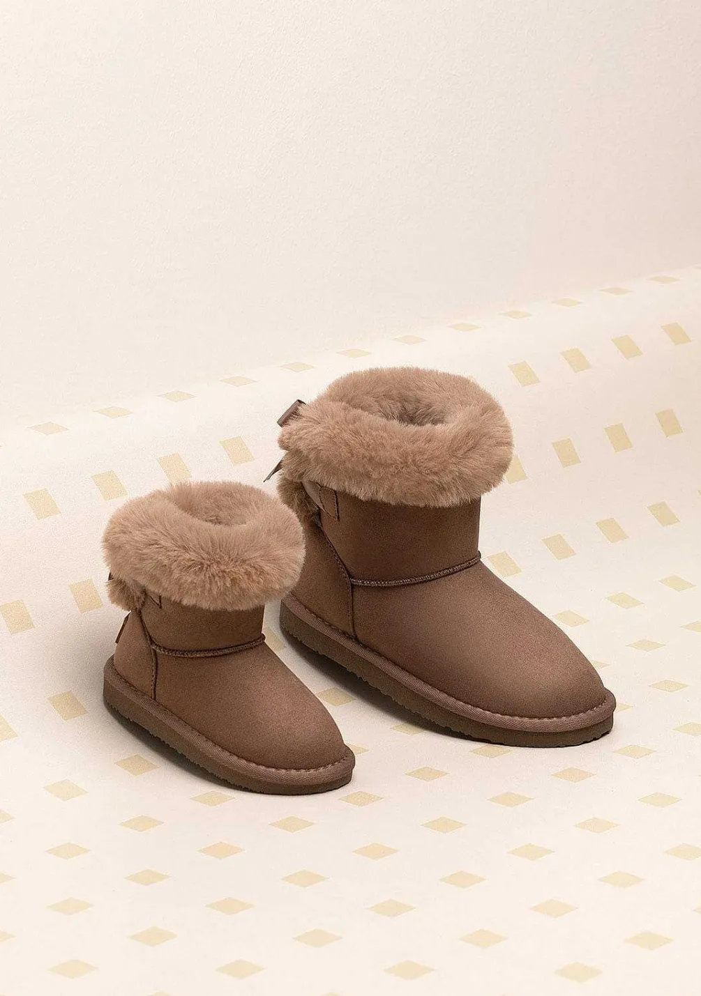 Botas-Conguitos Botas Australianas Com Pele De Arco Taupe Repelente De Agua Preto E Branco