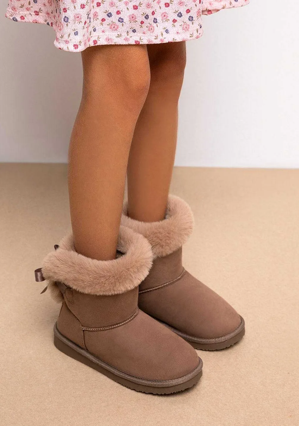 Botas-Conguitos Botas Australianas Com Pele De Arco Taupe Repelente De Agua Preto E Branco