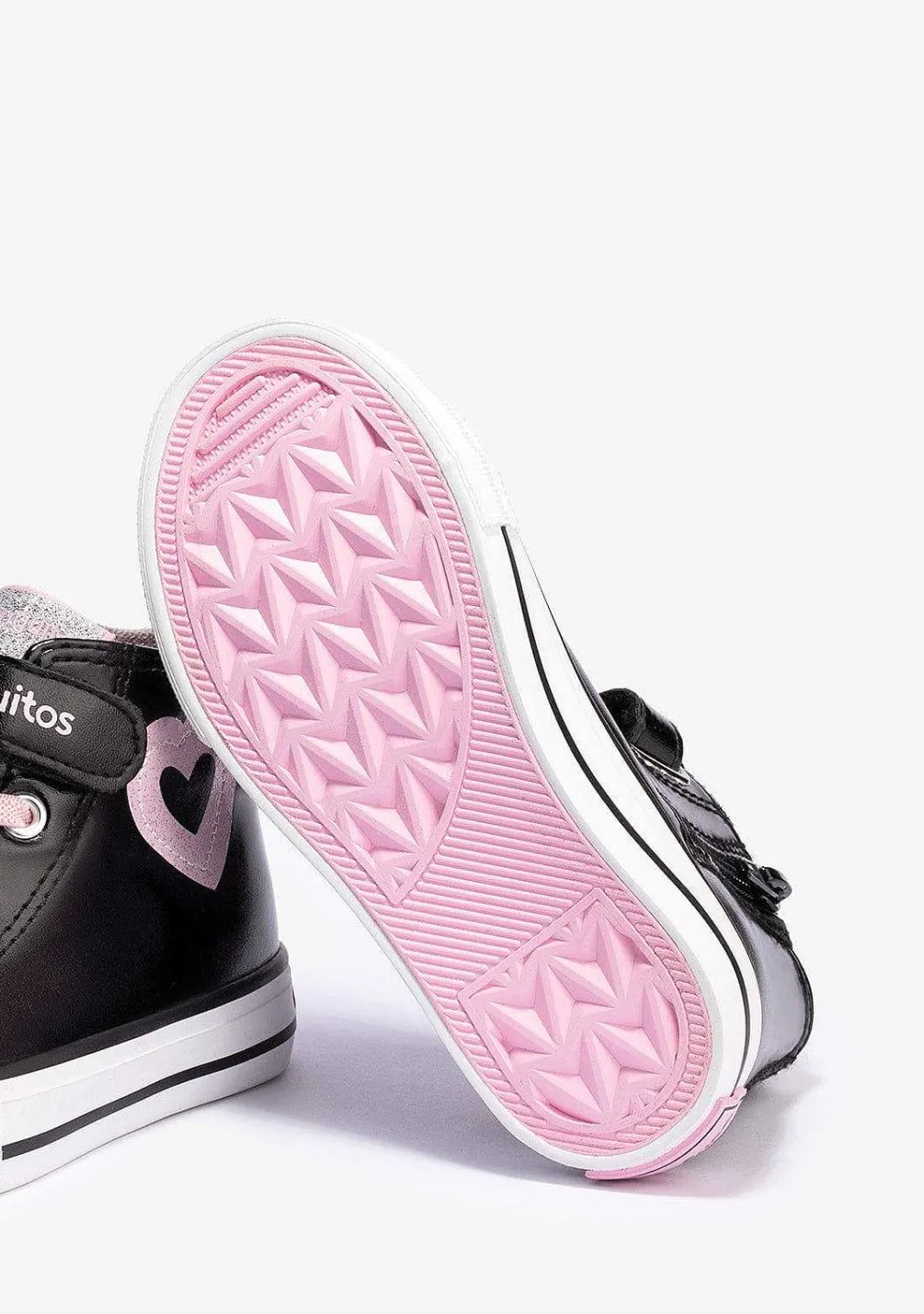 Tênis Casuais-Conguitos Tênis Feminino Cano Alto De Couro Envernizado Preto Com Coracao